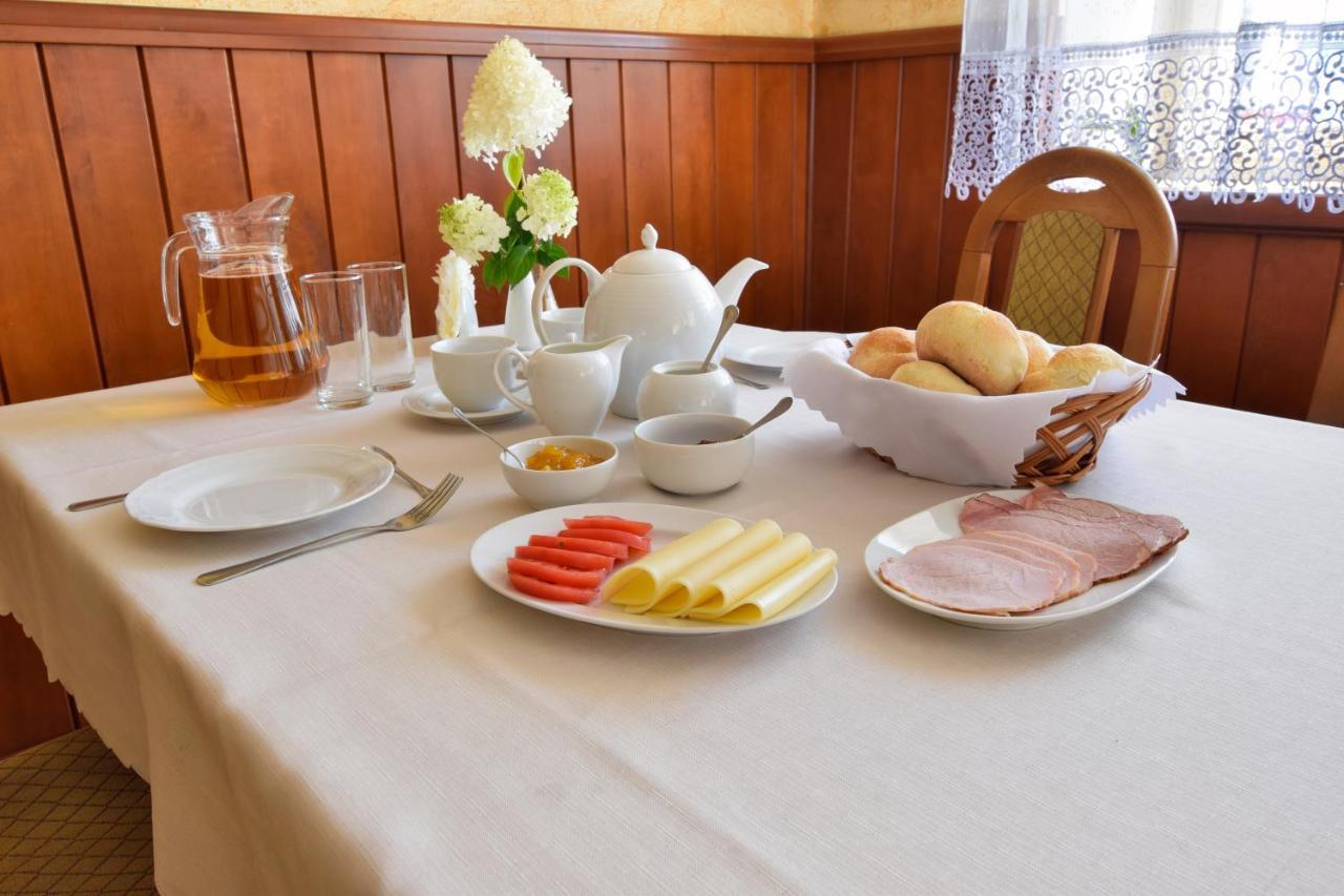 Hotel Stary Ratusz Kostomloty Extérieur photo