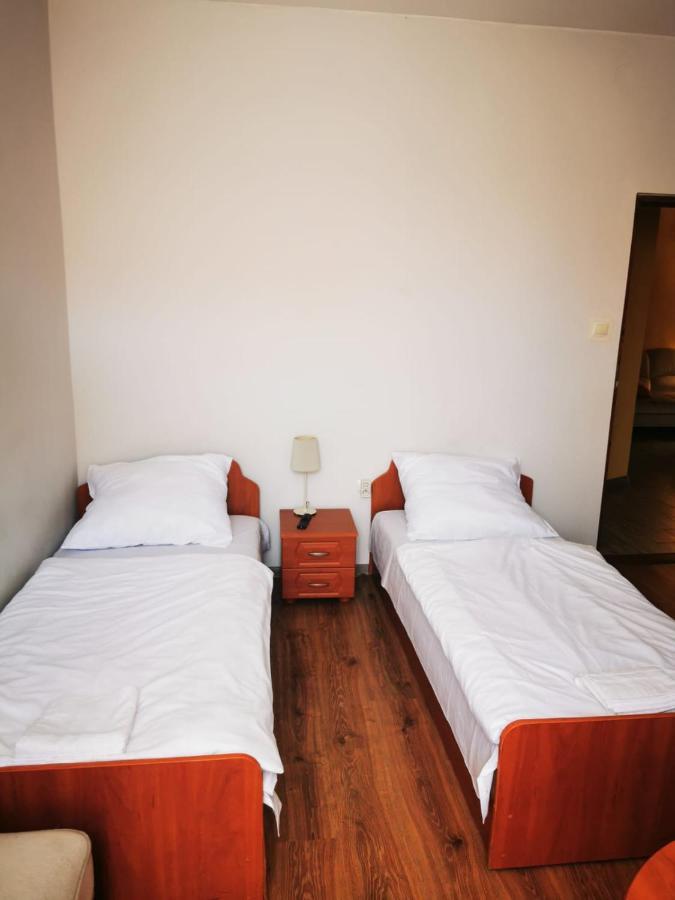 Hotel Stary Ratusz Kostomloty Extérieur photo
