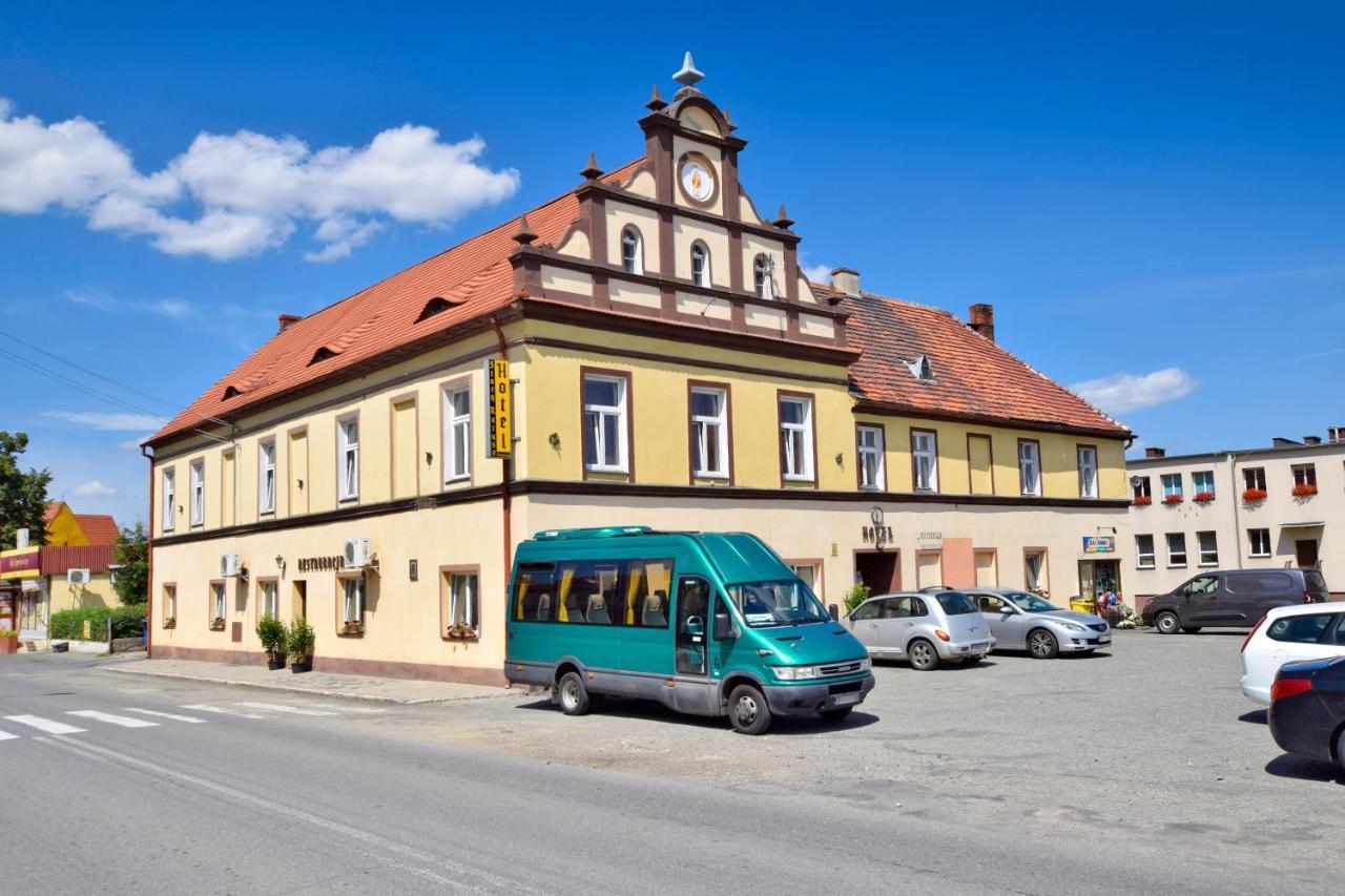 Hotel Stary Ratusz Kostomloty Extérieur photo